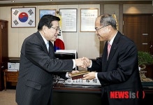 한상기 태안군수, 농업협동조합중앙회 감사패 받아