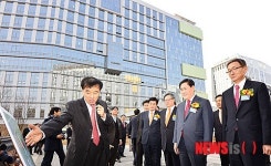 국책연구단지 설명듣는 최경환 부총리