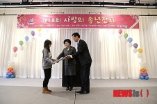 깁밥 나눠먹고, 쪽방촌 방문하고…이색 송년회 인기