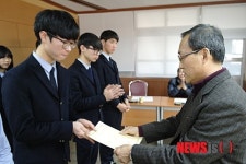 논산공고 교직원들 재학생에 장학금 전달