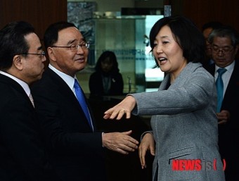 총리 간담회 깜짝 방문한 박영선 의원, 당화한 정홍원 총리