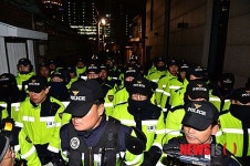 태고종법륜사 골목길 막은 경찰
