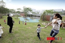 워킹맘 걱정 NO…식품업계, 어린이집 운영·육아 여성지원 활발
