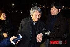 서울중앙지방검찰청 나서는 이명춘 변호사