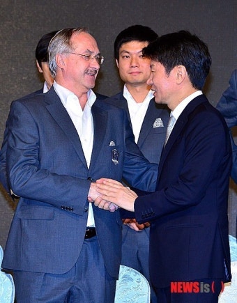정몽규 회장 '감독 수고했어요'