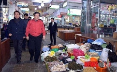 횡성 전통시장 시찰하는 이동필 장관