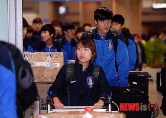 킹스컵 우승 차지한 U-22 축구대표팀 귀국