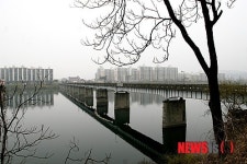 춘천경찰, 소양강 투신 30대 구조