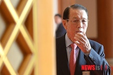 국무회의 참석하는 김기춘 비서실장