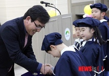 졸업장 받는 청주시 직장어린이집 졸업생들
