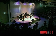 색소폰 연주하는 이정식