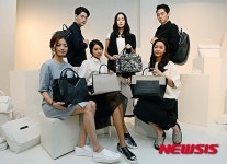 현대디큐브루즈앤라운지 | '루즈 앤 라운지', 현대미술과 패션의 컬래버레이션