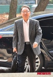 밝은 표정의 유일호 후보자