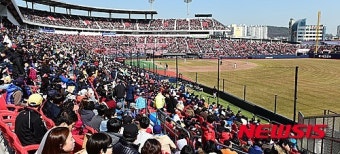 수원야구시대 개막,  KT-두산 시범경기