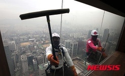 봄맞이 외벽 대청소