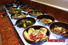 [맛]중저가·웰빙 뷔페 맞선 특급호텔 뷔페의 이유 있는 변신