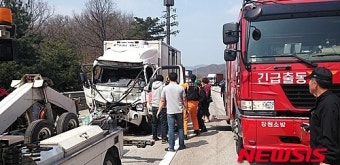 원주서  3.5ｔ·12ｔ 화물차 추돌