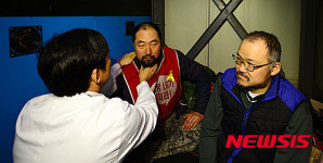 건강 점검받는 장연의-강세웅씨