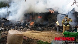 김제 돼지농장서 불…2억2천여만원 피해