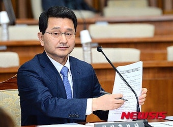 자료 정리하는 박상옥 대법관 후보자