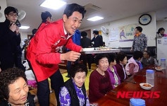 난곡경로문화센터 방문한 오신환 후보