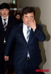 손으로 얼굴 가리는 박경철 익산시장