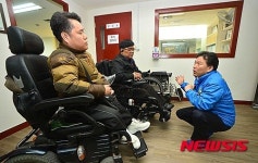 장애인재활센터 찾은 정태호 후보