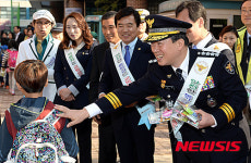 화계초등학교 찾은 경찰청장