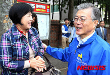 출근길 선거 유세 벌이는 문재인 대표