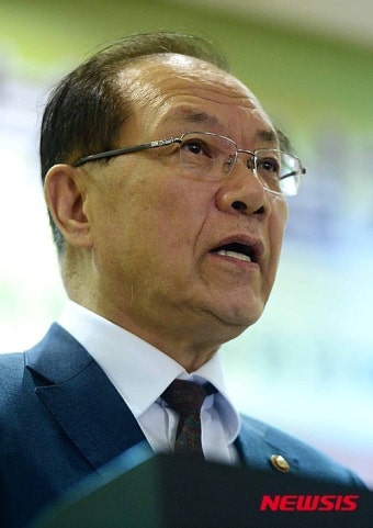 전국주부교실 지도자대회 참석한 황우여