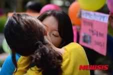 동성키스 장면 중징계 규탄 시위