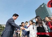 견학온 초등학생들 반기는 정찬민 용인시장