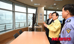 울산항 VTS 현장점검하는 박인용 장관