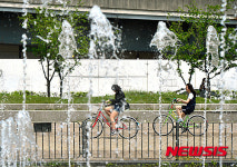 한강공원 분수 가동 시작