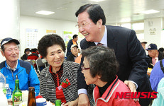 대전 서구, 어버이날 앞두고 지역 노인 위로