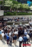 옥상달빛, 희한한 시대 발매 기념 버스킹 연주