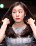 머리만지는 김연아