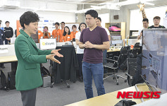 마루180 입주기업 방문한 박 대통령