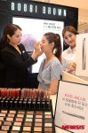전문가의 눈썹 관리 받으세요