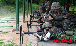 실사격하는 예비군