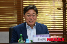 윤상직 장관, 고기능성 필름 생산하는 SKC(주) 수원공장 현장방문