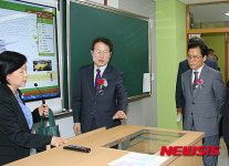 마곡중학교 시설 둘러보는 조희연 교육감