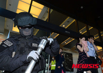 신속히 바깥으로 대피하세요