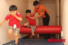 코와 입을 막고