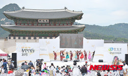 광화문 광장에서 추는 커플스윙댄스