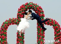 [Pic in Pix]플라잉 신랑신부, 아니나 달라…