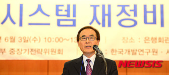 축사하는 김준경 원장