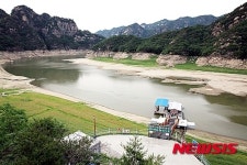 수위 낮아 유람선 운항 멈춘 충주호 단양 장회나루 선착장