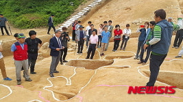 부여군, ‘나성·가림성’ 발굴조사 현장 공개