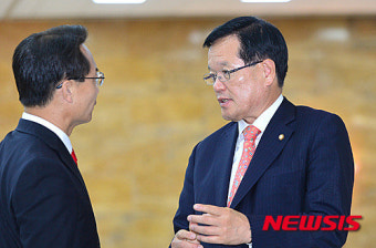 국회법 개정안 관련 논의하는 정의화-조해진
